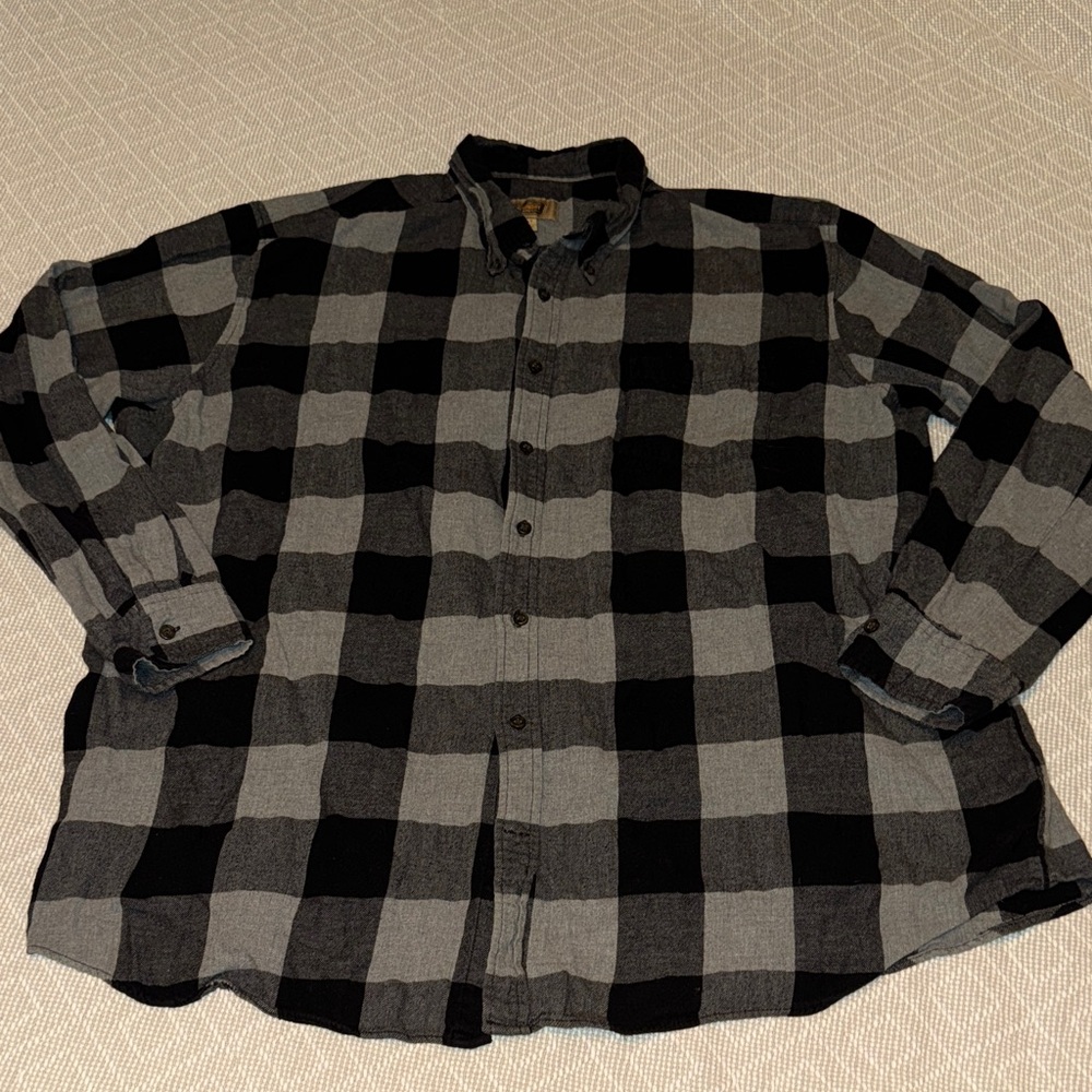 The Foundry Men's Black & Gray Plaid Button-Up Shirt